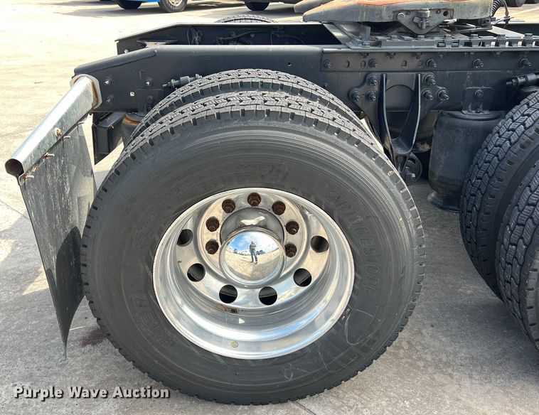 image for item EJ2937 2015 International  ProStar Plus 122 semi truck