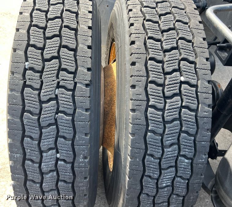 image for item EJ2937 2015 International  ProStar Plus 122 semi truck