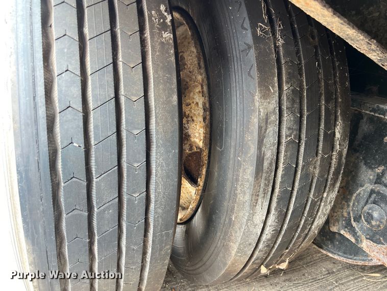 image for item EJ2939 1997 Fontaine THDFTT-5-4866AW drop deck trailer