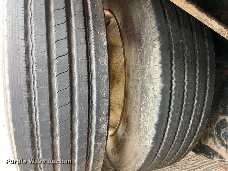 image for item EJ2939 1997 Fontaine THDFTT-5-4866AW drop deck trailer