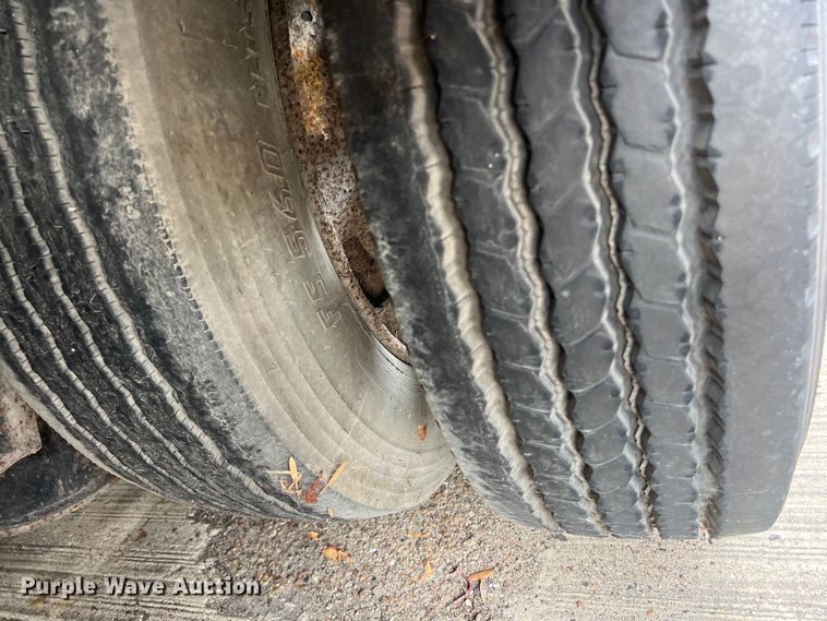 image for item EJ2939 1997 Fontaine THDFTT-5-4866AW drop deck trailer