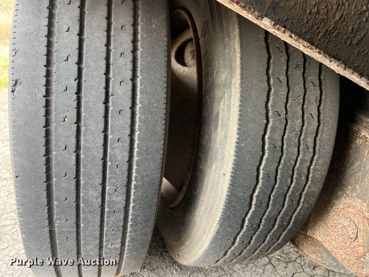 image for item EJ2940 1997 Fontaine TDDHRGT-5-4869AWK lowboy equipment trailer