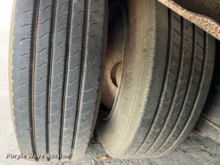 image for item EJ2940 1997 Fontaine TDDHRGT-5-4869AWK lowboy equipment trailer