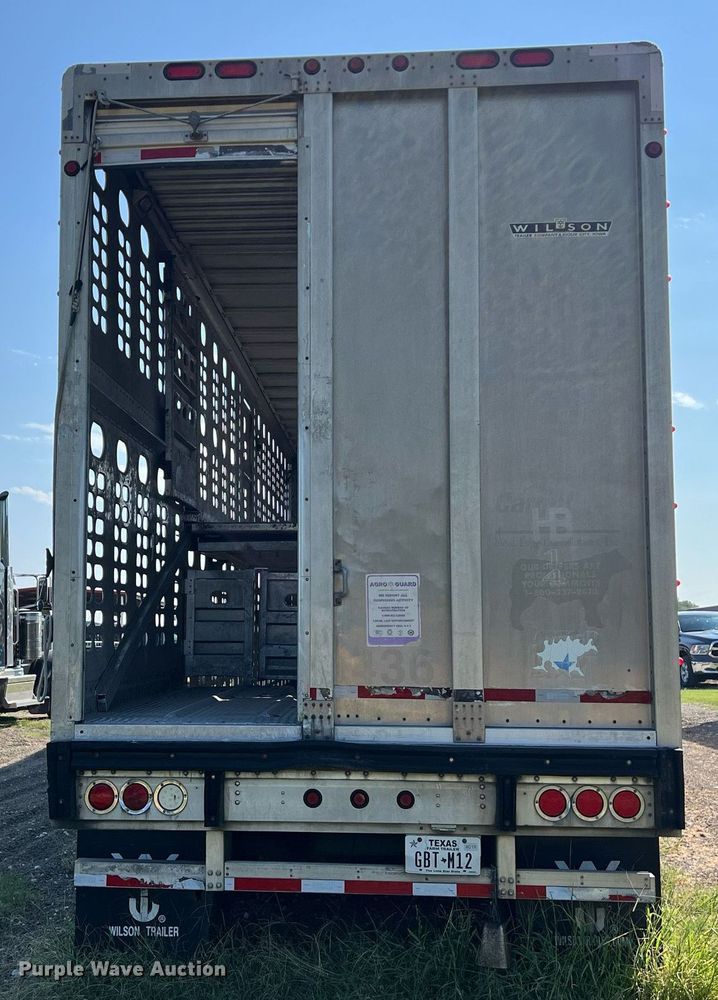image for item EJ2945 2009 Wilson PSDCL-402 livestock trailer