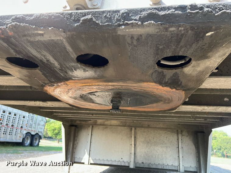 image for item EJ2945 2009 Wilson PSDCL-402 livestock trailer