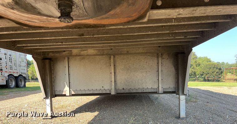 image for item EJ2945 2009 Wilson PSDCL-402 livestock trailer