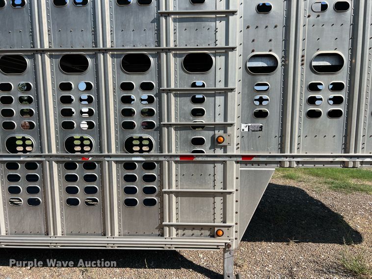 image for item EJ2945 2009 Wilson PSDCL-402 livestock trailer