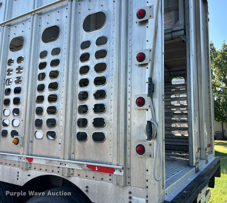 image for item EJ2945 2009 Wilson PSDCL-402 livestock trailer