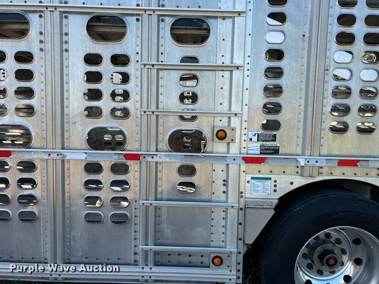 image for item EJ2945 2009 Wilson PSDCL-402 livestock trailer