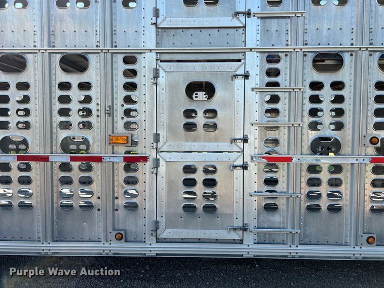 image for item EJ2945 2009 Wilson PSDCL-402 livestock trailer