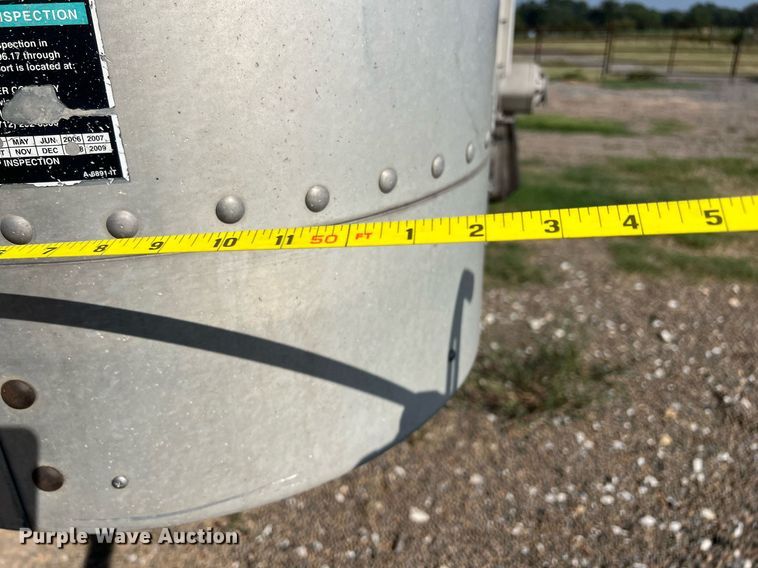 image for item EJ2945 2009 Wilson PSDCL-402 livestock trailer