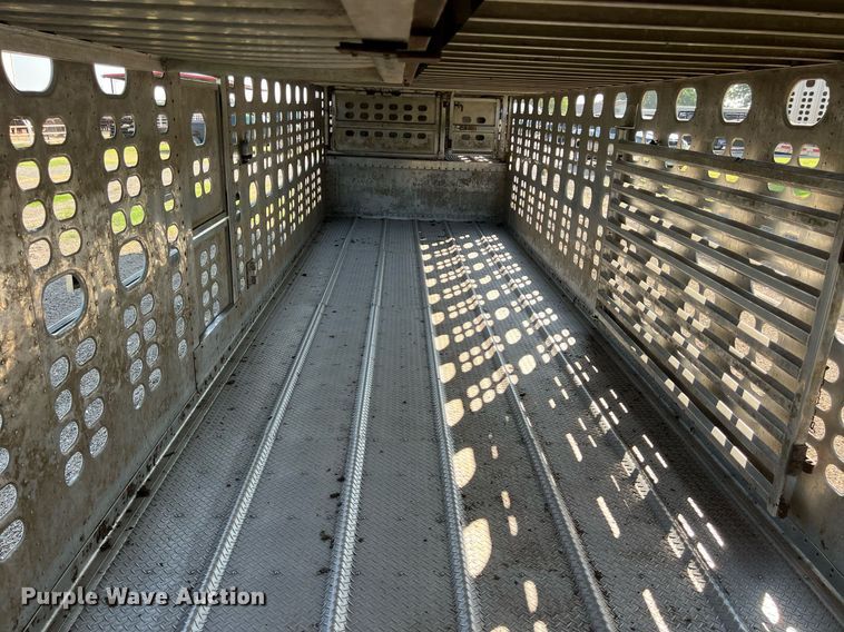 image for item EJ2945 2009 Wilson PSDCL-402 livestock trailer