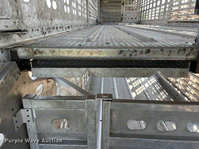 image for item EJ2945 2009 Wilson PSDCL-402 livestock trailer