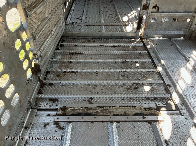 image for item EJ2945 2009 Wilson PSDCL-402 livestock trailer