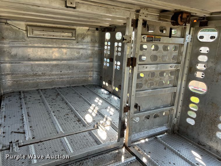 image for item EJ2945 2009 Wilson PSDCL-402 livestock trailer