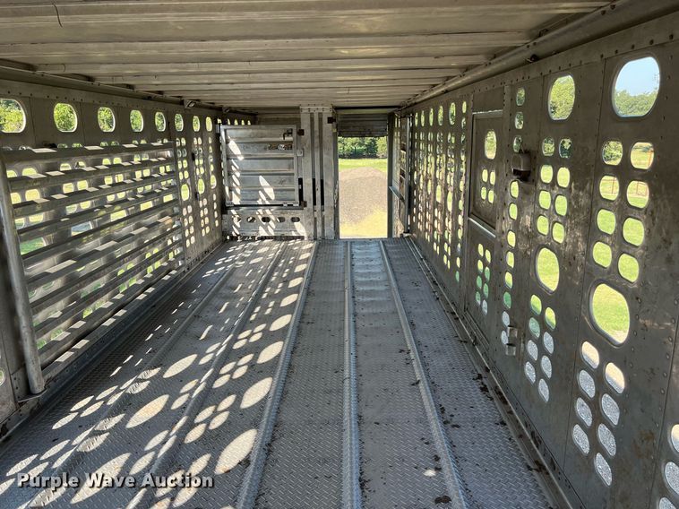 image for item EJ2945 2009 Wilson PSDCL-402 livestock trailer