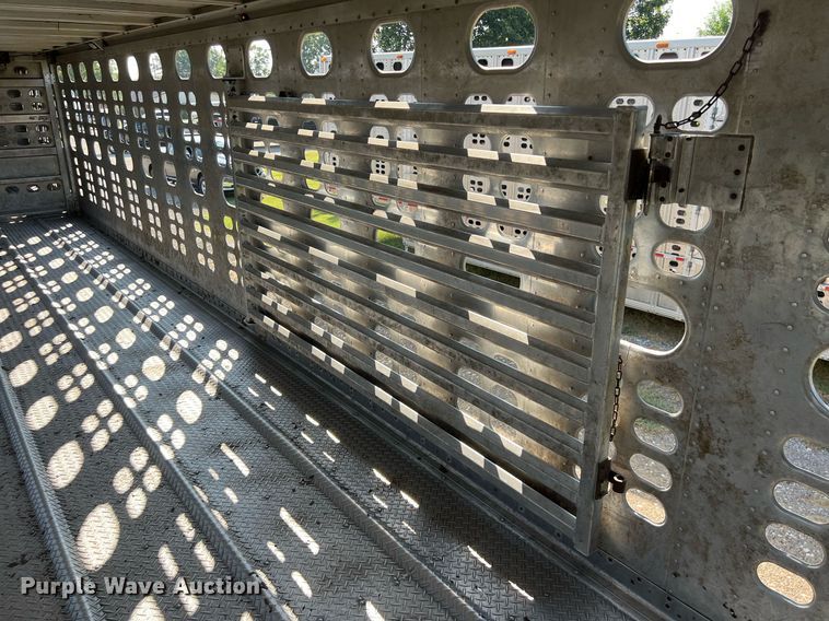 image for item EJ2945 2009 Wilson PSDCL-402 livestock trailer