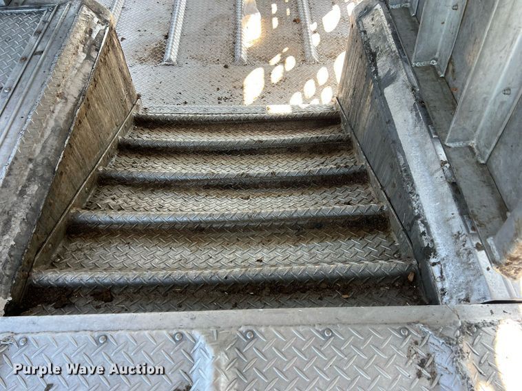 image for item EJ2945 2009 Wilson PSDCL-402 livestock trailer