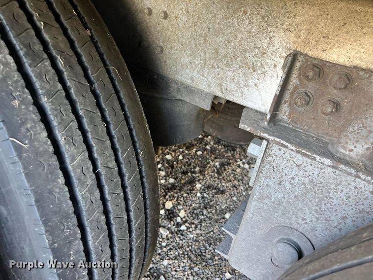 image for item EJ2945 2009 Wilson PSDCL-402 livestock trailer