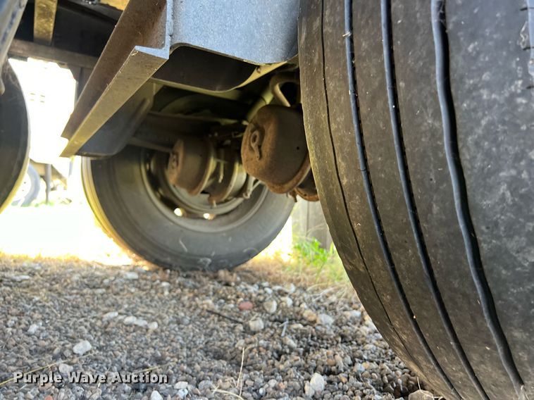 image for item EJ2945 2009 Wilson PSDCL-402 livestock trailer