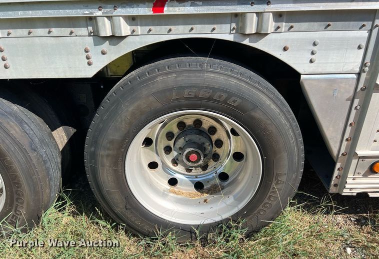 image for item EJ2945 2009 Wilson PSDCL-402 livestock trailer