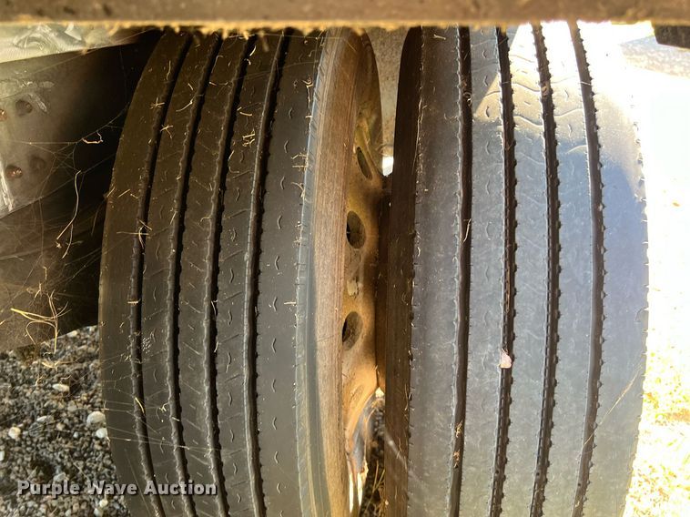 image for item EJ2945 2009 Wilson PSDCL-402 livestock trailer