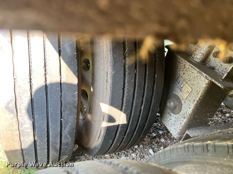 image for item EJ2945 2009 Wilson PSDCL-402 livestock trailer