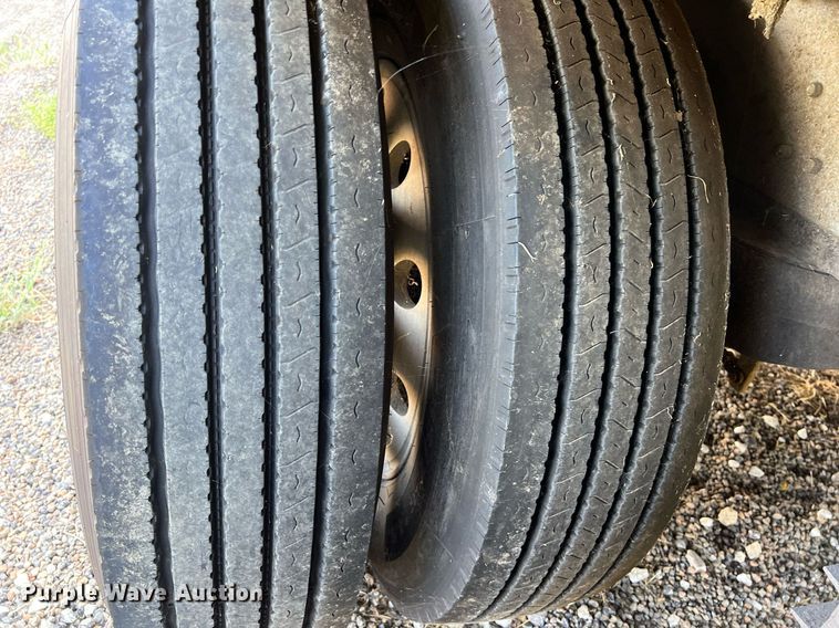 image for item EJ2945 2009 Wilson PSDCL-402 livestock trailer