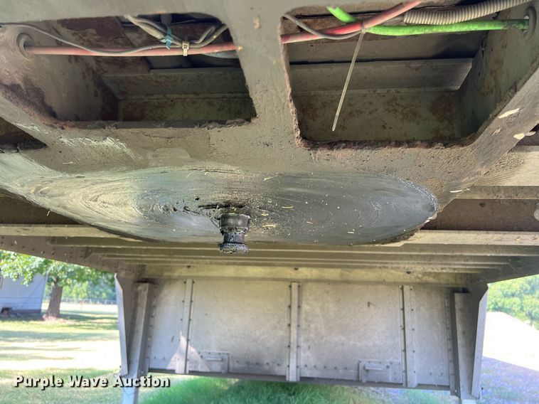 image for item EJ2946 2008 Wilson PSDCL-402 livestock trailer