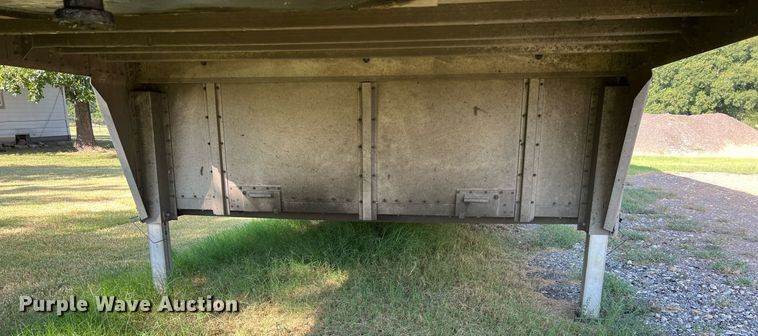 image for item EJ2946 2008 Wilson PSDCL-402 livestock trailer