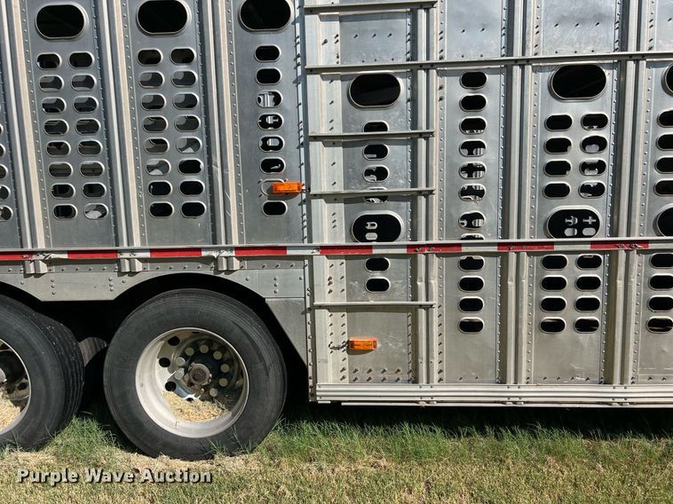 image for item EJ2946 2008 Wilson PSDCL-402 livestock trailer
