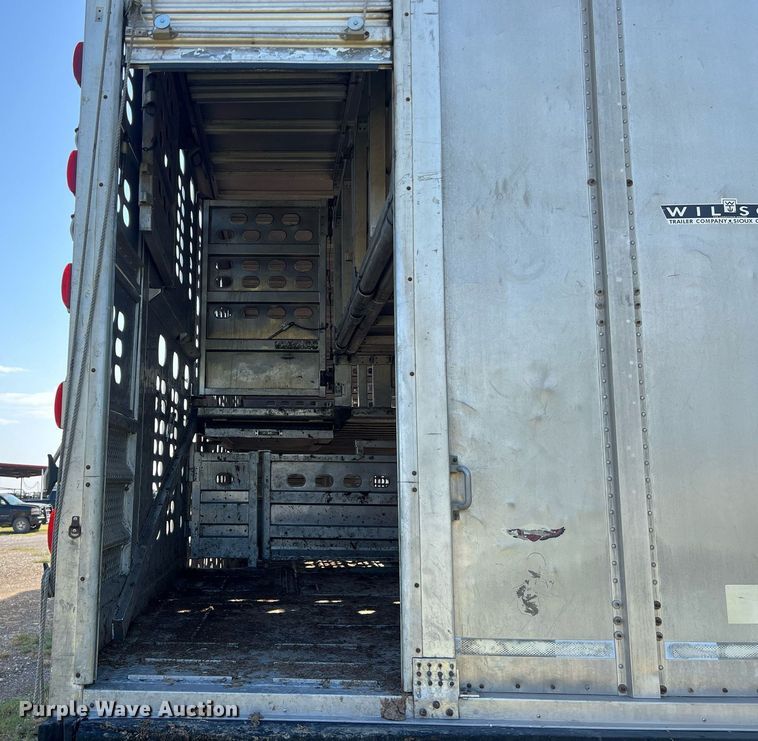 image for item EJ2946 2008 Wilson PSDCL-402 livestock trailer
