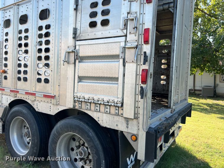 image for item EJ2946 2008 Wilson PSDCL-402 livestock trailer