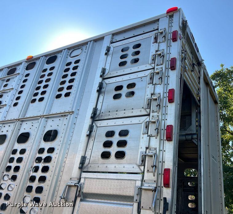 image for item EJ2946 2008 Wilson PSDCL-402 livestock trailer