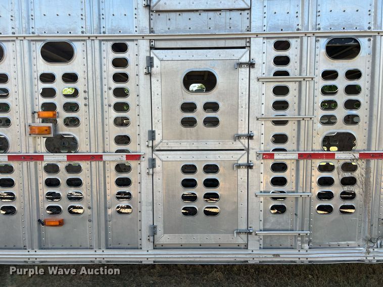 image for item EJ2946 2008 Wilson PSDCL-402 livestock trailer