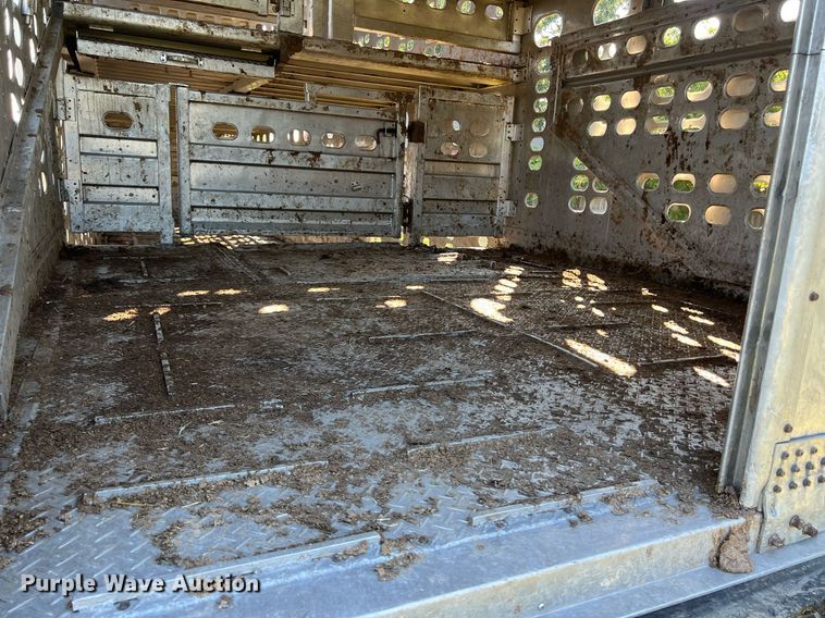 image for item EJ2946 2008 Wilson PSDCL-402 livestock trailer