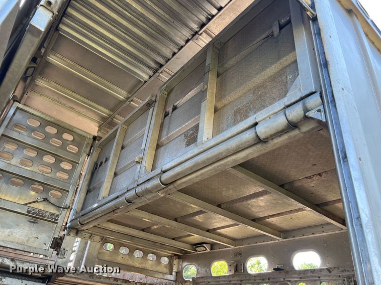image for item EJ2946 2008 Wilson PSDCL-402 livestock trailer