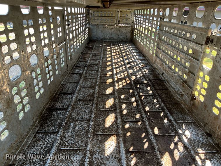 image for item EJ2946 2008 Wilson PSDCL-402 livestock trailer