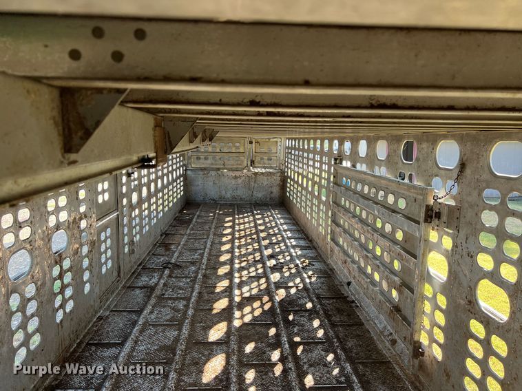 image for item EJ2946 2008 Wilson PSDCL-402 livestock trailer