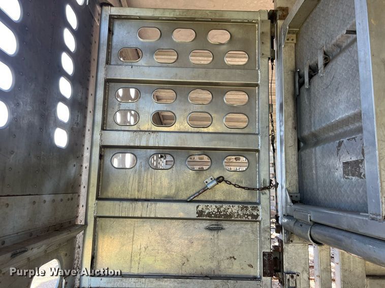 image for item EJ2946 2008 Wilson PSDCL-402 livestock trailer