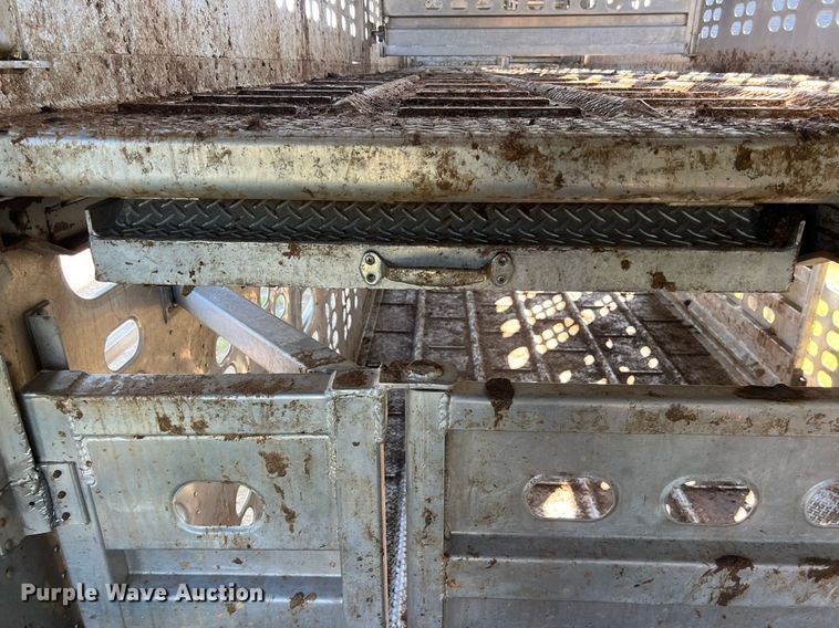 image for item EJ2946 2008 Wilson PSDCL-402 livestock trailer
