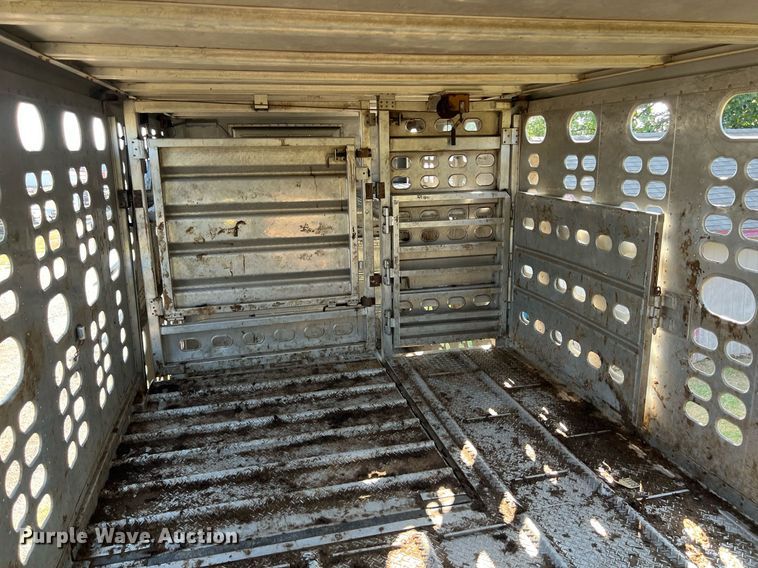 image for item EJ2946 2008 Wilson PSDCL-402 livestock trailer