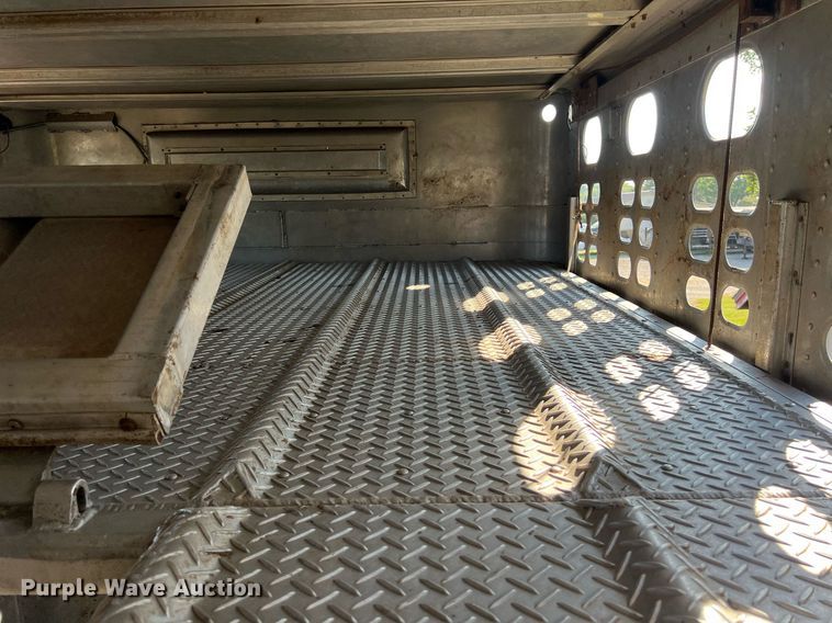 image for item EJ2946 2008 Wilson PSDCL-402 livestock trailer