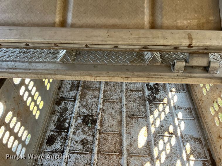 image for item EJ2946 2008 Wilson PSDCL-402 livestock trailer