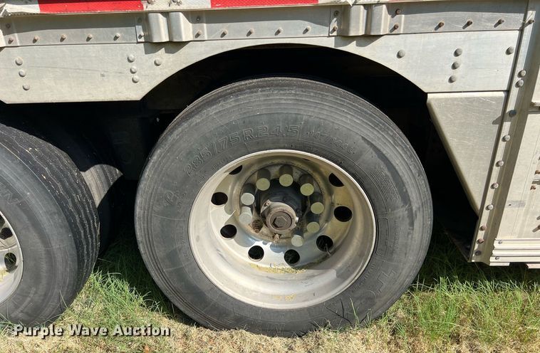 image for item EJ2946 2008 Wilson PSDCL-402 livestock trailer