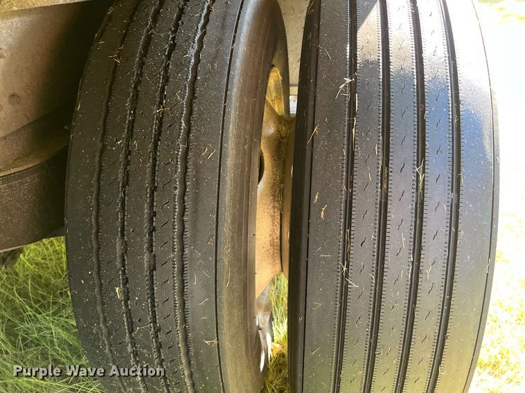 image for item EJ2946 2008 Wilson PSDCL-402 livestock trailer