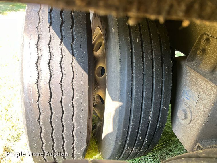 image for item EJ2946 2008 Wilson PSDCL-402 livestock trailer