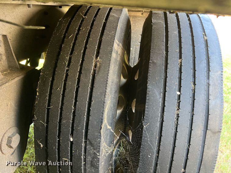 image for item EJ2946 2008 Wilson PSDCL-402 livestock trailer