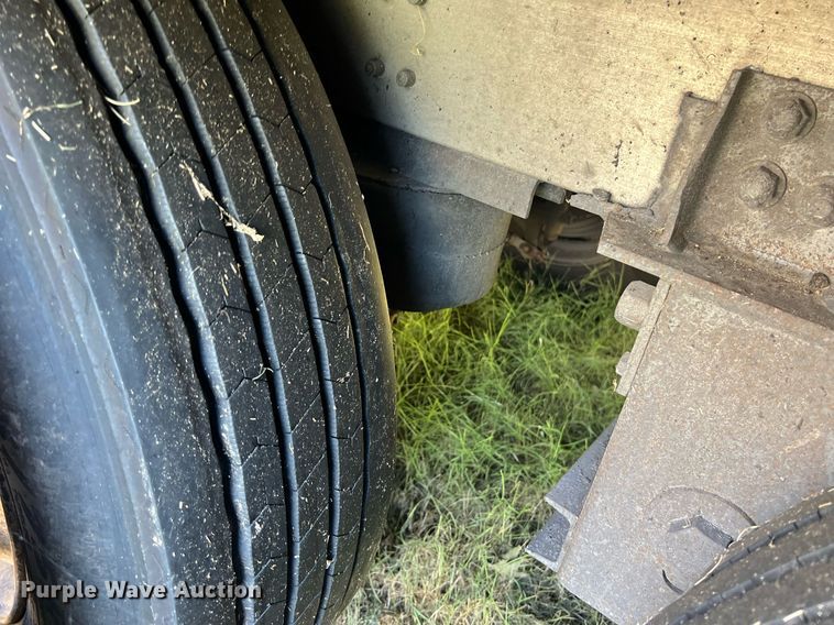 image for item EJ2946 2008 Wilson PSDCL-402 livestock trailer