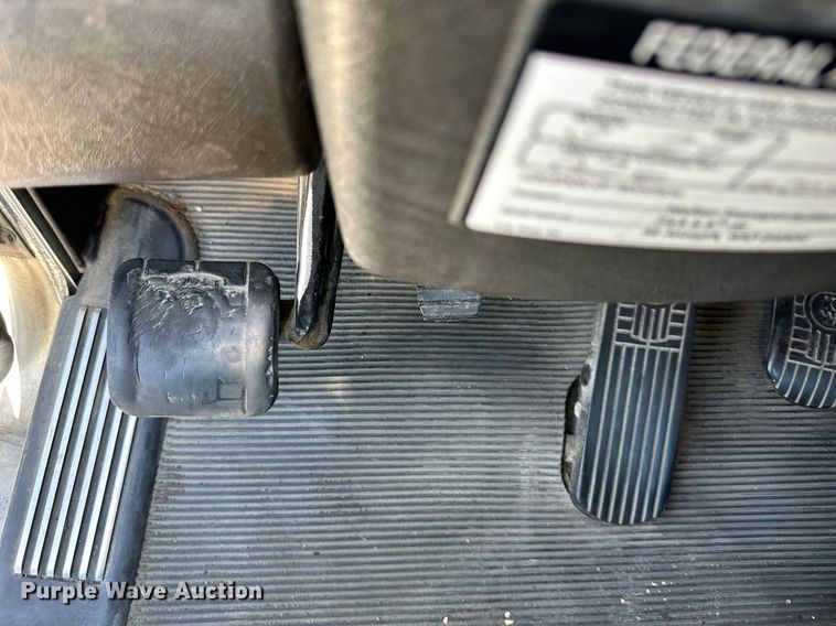 image for item EJ7223 2013 Kenworth  T800 semi truck